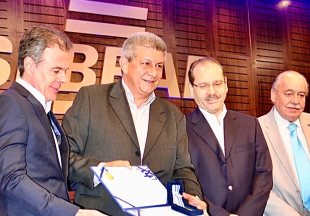 Zé Filho recebe homenagem durante evento no Sebrae Piauí