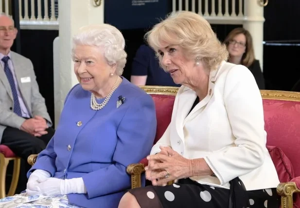A rainha Elizabeth II com a nora Camila Parker, Duquesa da Cornualha