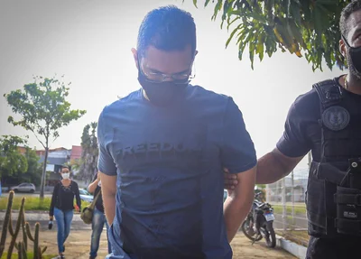 Advogado Guilherme de Carvalho Gonçalves Sousa chegando ao DHPP