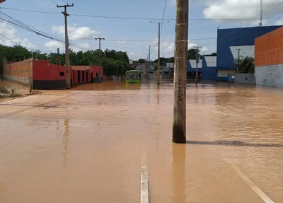 Alagamento na Avenida Joaquim Nelson