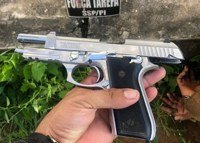 Arma apreendida com o acusado