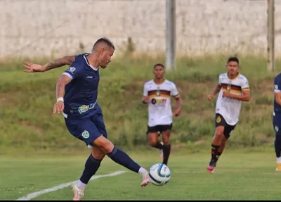 Betinho tenta chute na grande área
