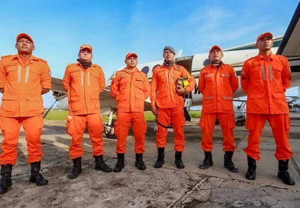 Bombeiros do Piauí com destino à Petrópolis