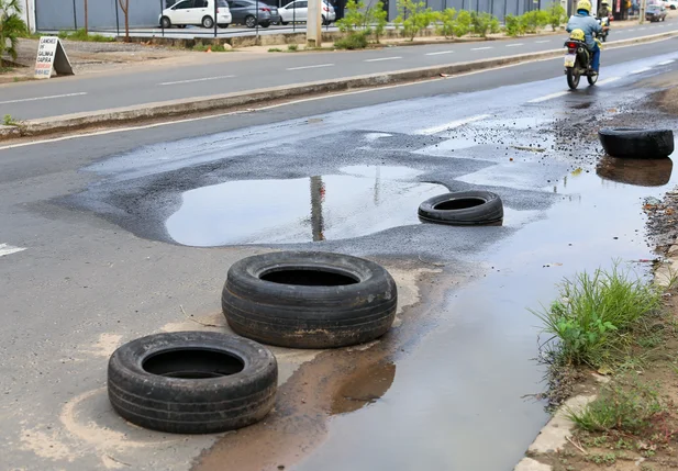 Buraco em avenida