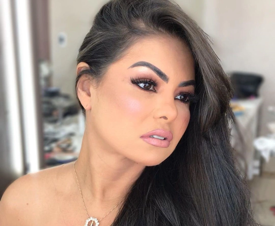Cantora Paulinha Abelha