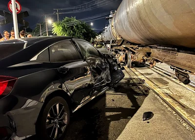 Carro colidiu contra trem cargueiro