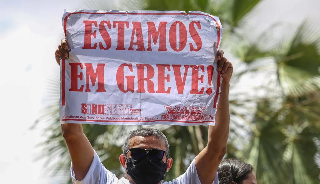 Cartaz dos professores: estamos em greve
