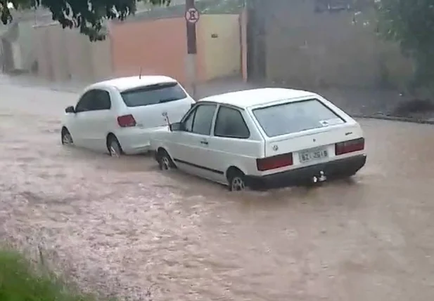 Chuvas provocam alagamentos em cidades do Espírito Santo