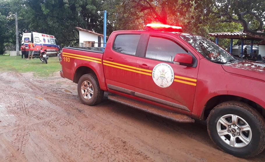 Corpo de Bombeiros no local