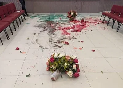 Destruição na igreja