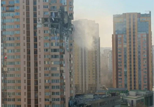 Edifício é atingido por míssil russo e dezenas ficam feridos em Kiev