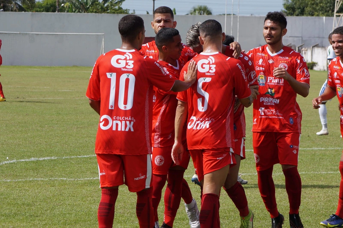 Equipe comemora gol