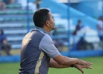 Evandro Guimarães, técnico do Altos