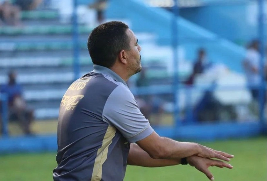 Evandro Guimarães, técnico do Altos