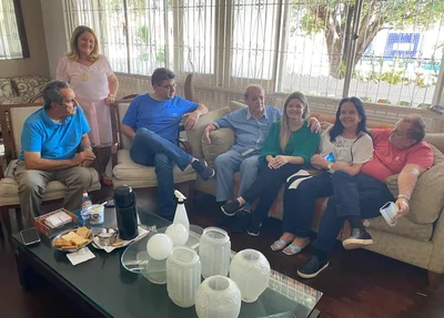 Família Moraes Souza ao lado de Sílvio Mendes