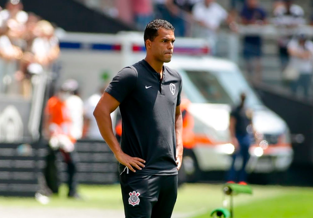 Fernando Lázaro como treinador do Corinthians