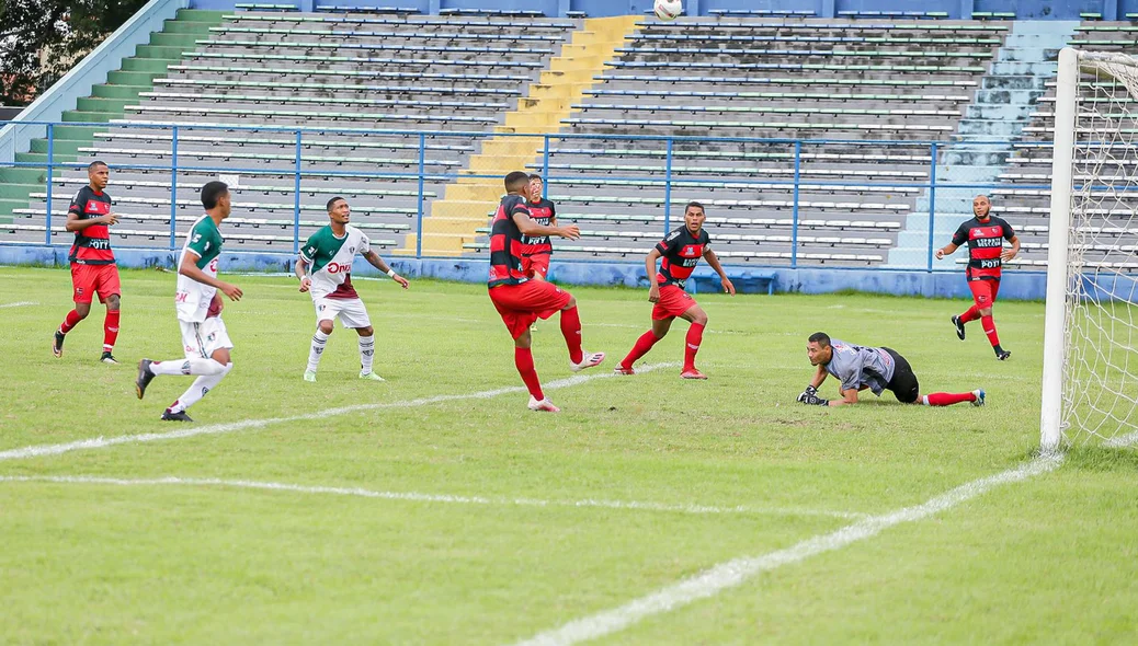 Fluminense goleia Flamengo pelo Piauiense