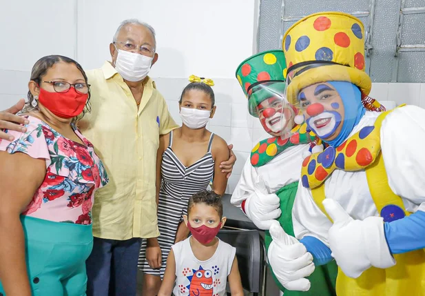 Gilberto Albuquerque, presidente da FMS, acompanhou a aplicação da vacinas