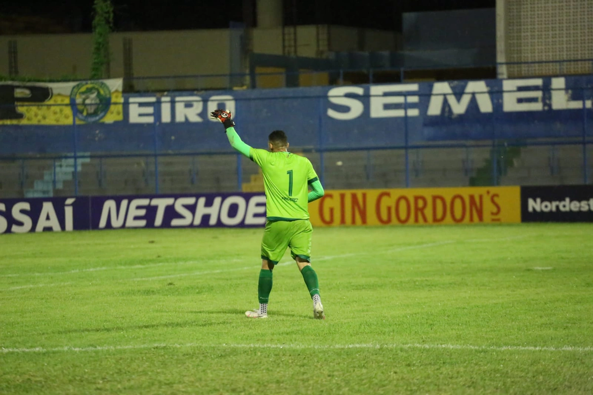 Goleiro fez defesa fundamental para garantir a vitória do Altos