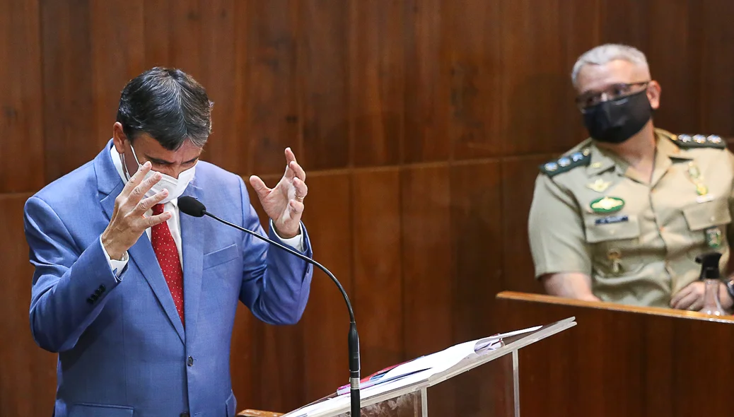 Governador bastante emocionado