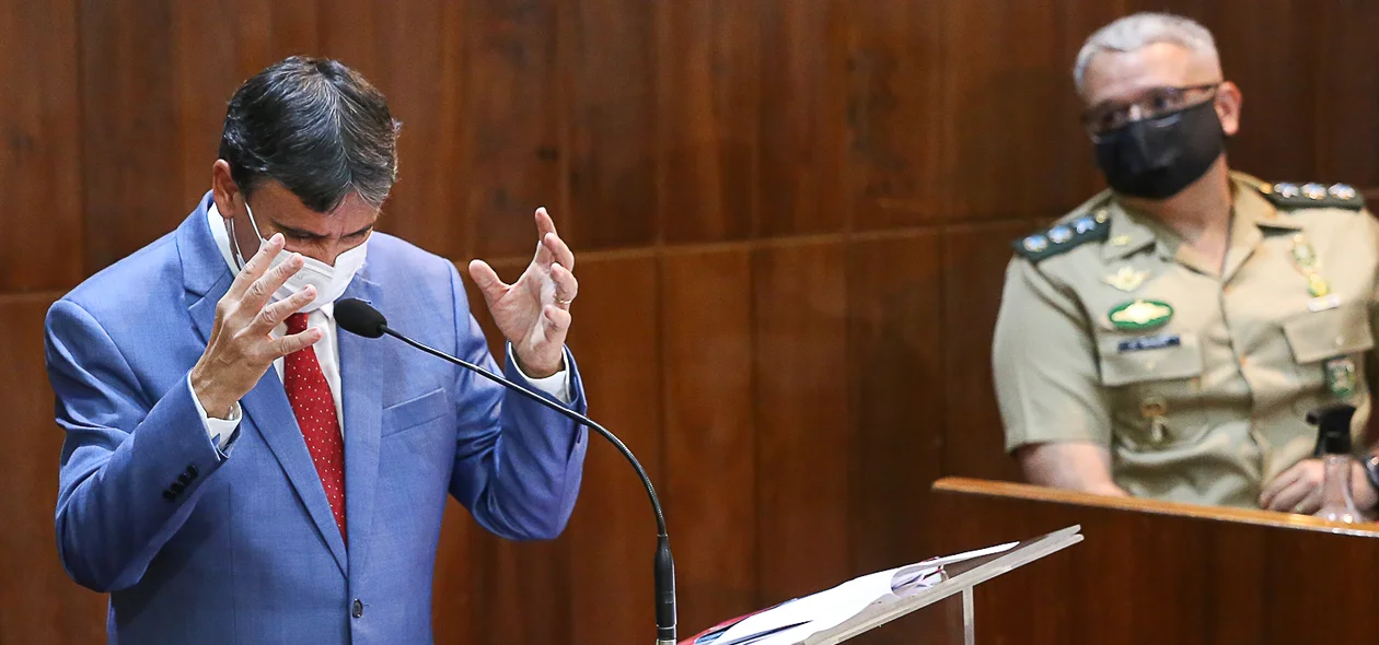 Governador bastante emocionado