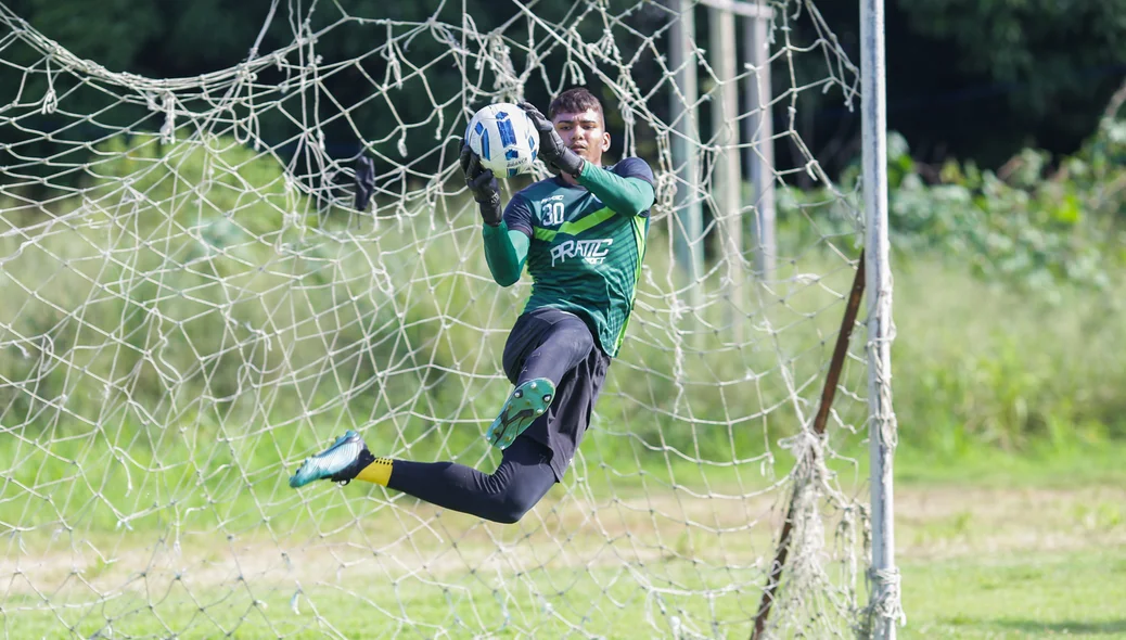Grande defesa do goleiro
