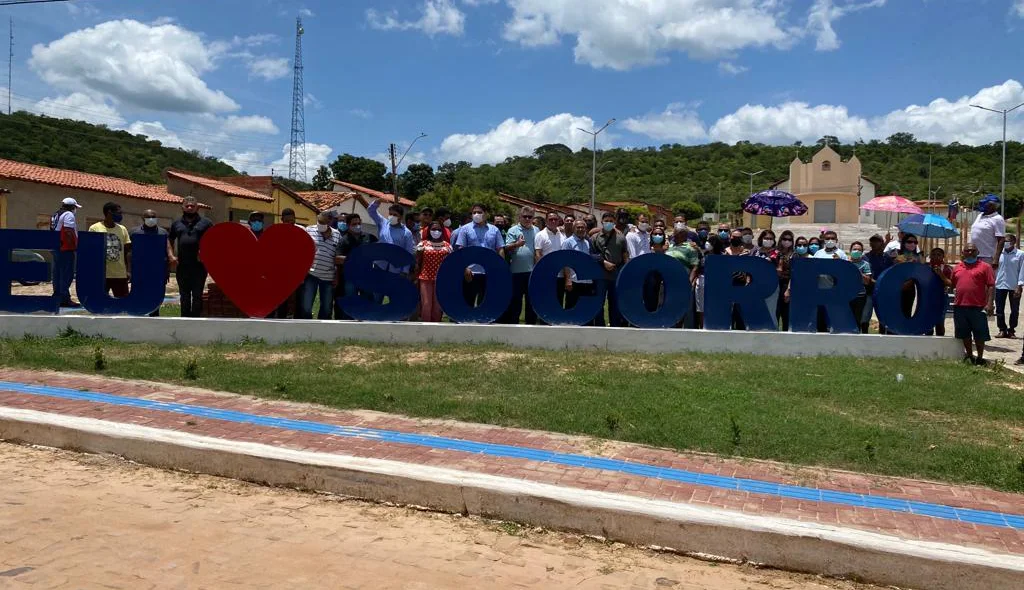 João Mádison e prefeito visitam obras de asfaltamento em Socorro do Piauí