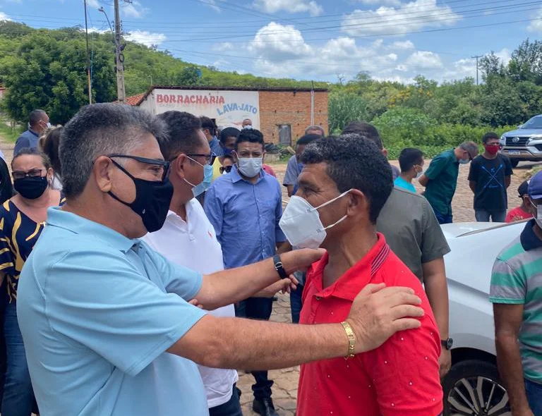 João Mádison visita obras de asfaltamento em Socorro do Piauí