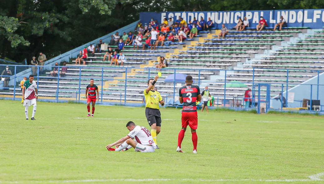 Jogador do Flamengo recebeu cartão amarelo