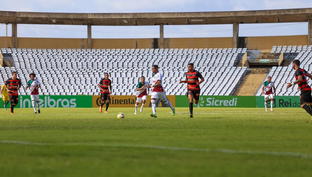 Jogo entre Fluminense do Piauí e Oeste