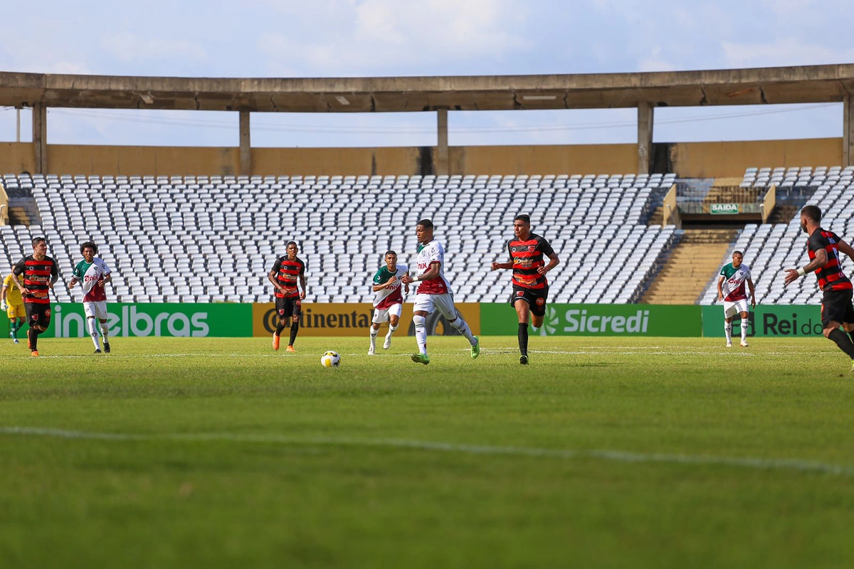 Jogo entre Fluminense do Piauí e Oeste