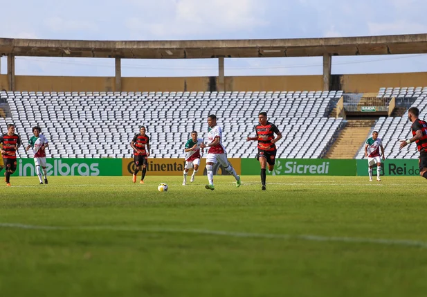 Jogo entre Fluminense do Piauí e Oeste