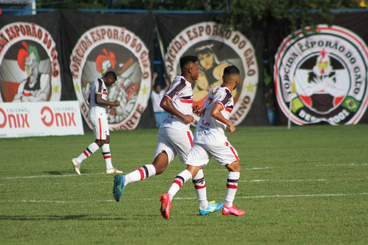 Jomar, Juninho Arcanjo e Gleisinho, do River-PI