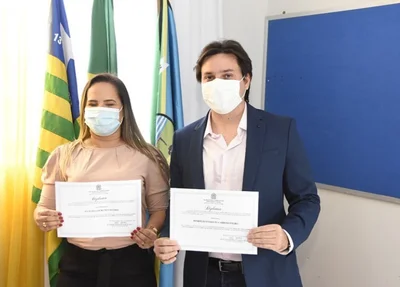 Juciléia Soares ao lado do prefeito Pompilim