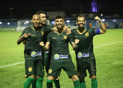 Manoel desencantou na temporada e foi o autor do gol alviverde