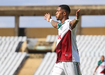 Mário Sérgio comemorando o seu gol