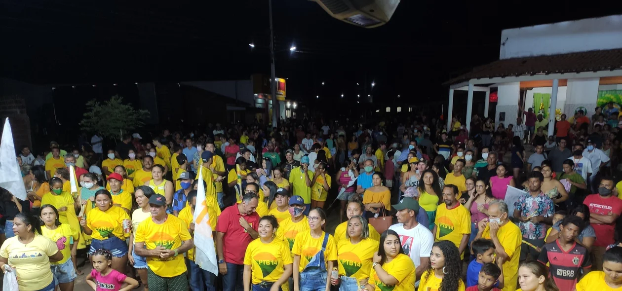 Milhares de pessoas marcaram presença na inauguração do comitê da coligação