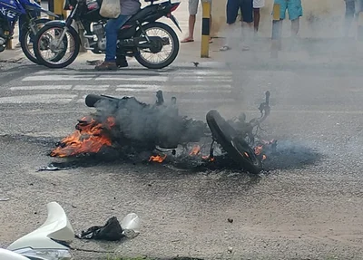 Moto ficou totalmente destruída