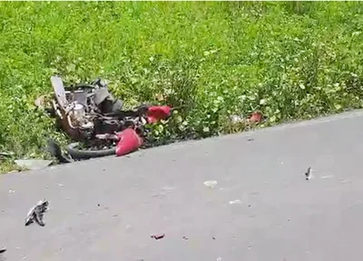 Motocicleta ficou destruída