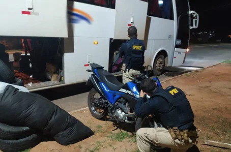 Motocicleta havia sido furtada no estado de São Paulo