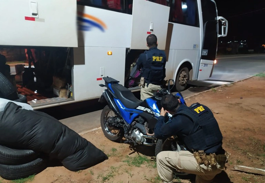 Motocicleta havia sido furtada no estado de São Paulo