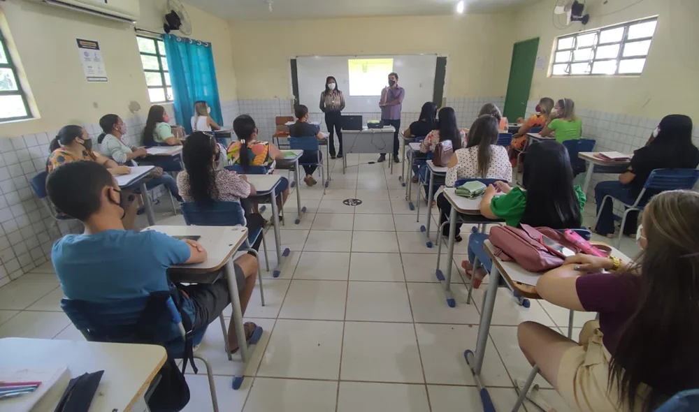 O início dos cursos ocorreu no colégio José de Ribamar Lopes