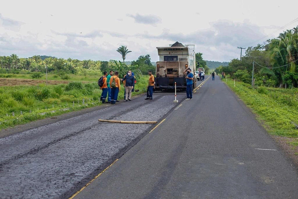 Obra de recapeamento asfáltico na PI 112
