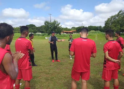 Paulo Jr. comandou treino fracionado nesta terça-feira (8), na Toca do Rato