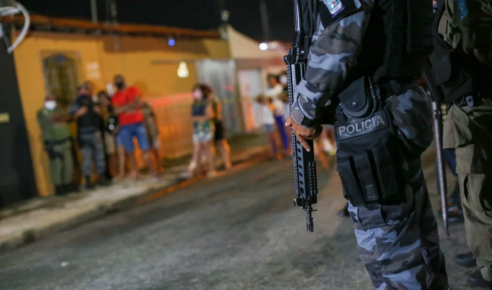 Polícia Militar no local