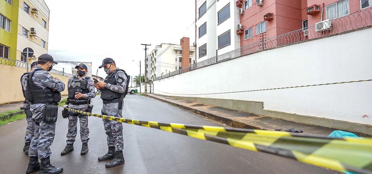 Policiais militares no local do homicídio