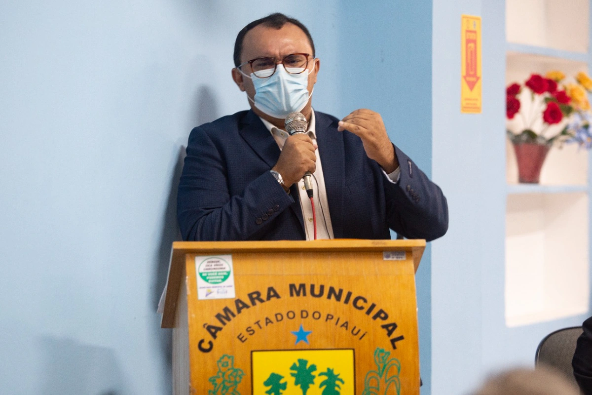 Prefeito Jullyvan Mendes