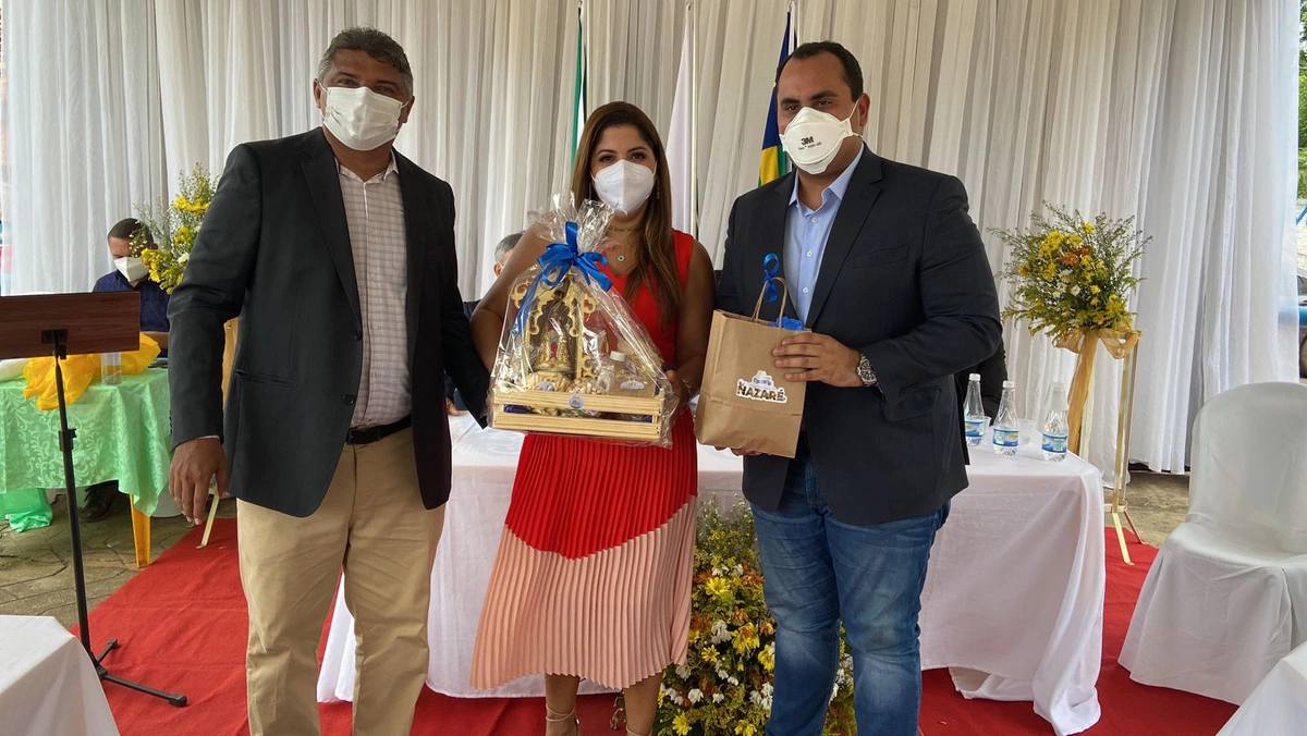 Prefeito Zé Henrique entrega títulos na Câmara Municipal