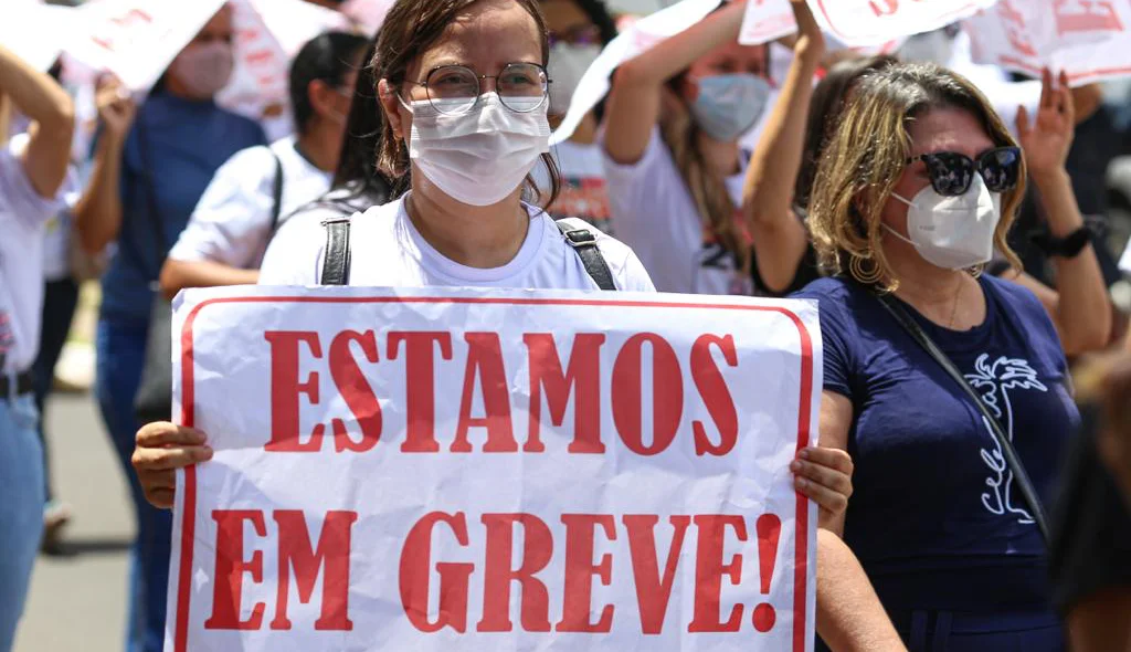 Professore da rede municipal de ensino em greve