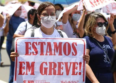 Professore da rede municipal de ensino em greve